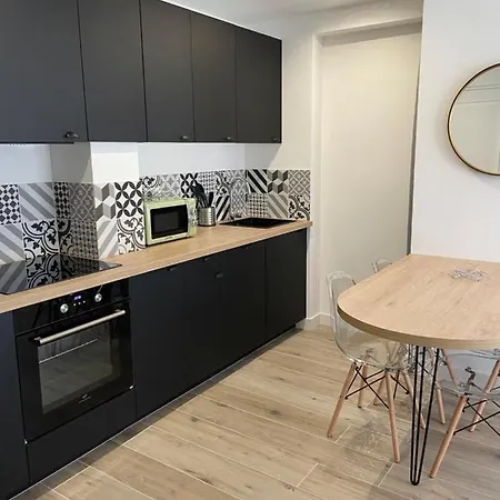 Magnifique T2 37m2 Centre Vue Au Bord De La Neuf 4 Couchages Balcon Parking Prive Ferme Clim Wifi Daire *