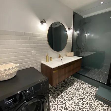 Magnifique T2 37m2 Centre Vue Au Bord De La Neuf 4 Couchages Balcon Parking Prive Ferme Clim Wifi Daire *