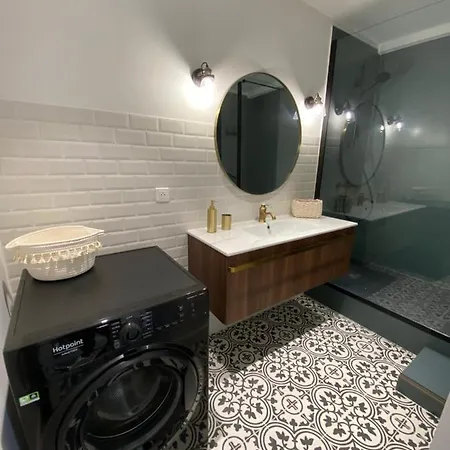 Ajaccio Magnifique T2 37m2 Centre Vue Au Bord De La Neuf 4 Couchages Balcon Parking Prive Ferme Clim Wifi Ajaccio (Corsica)