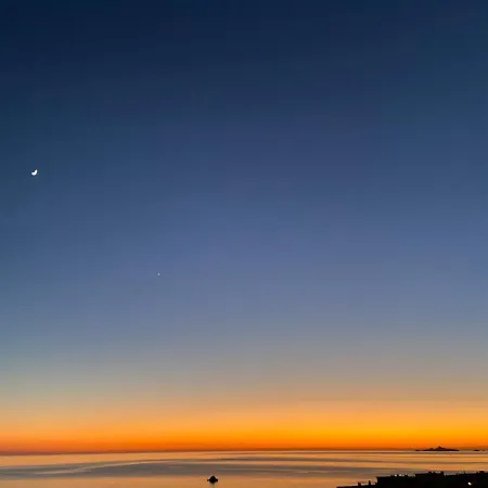 Apartment Sea View: Beachfront T2 With Balcony And Parking