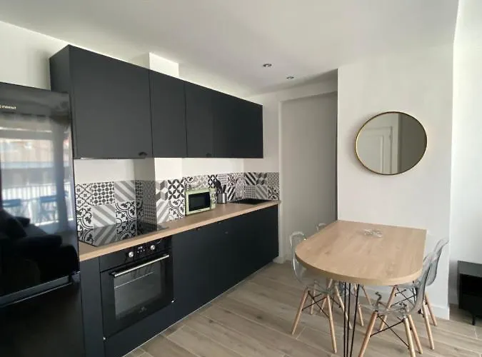 Sea View: Beachfront T2 With Balcony And Parking *