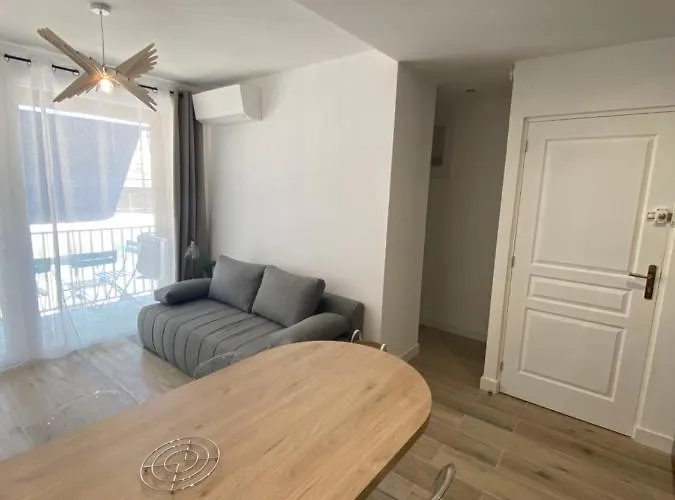 Sea View: Beachfront T2 With Balcony And Parking Apartment *