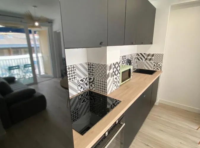 Sea View: Beachfront T2 With Balcony And Parking Apartment