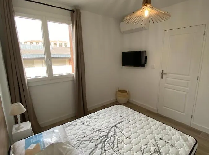 Sea View: Beachfront T2 With Balcony And Parking Apartment *