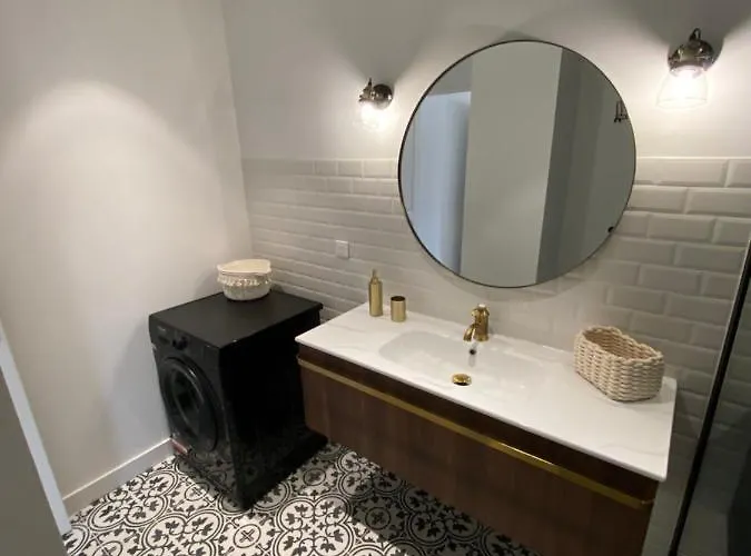 Apartment Sea View: Beachfront T2 With Balcony And Parking